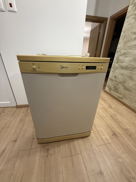 Садомиалня Midea