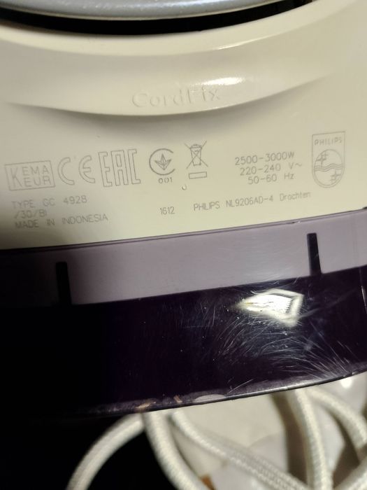 Fier de calcat cu aburi și fără setare de temperatură