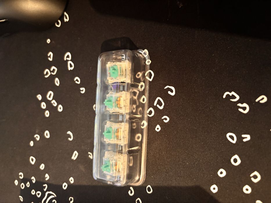 коавиатура io typex gradient by red square