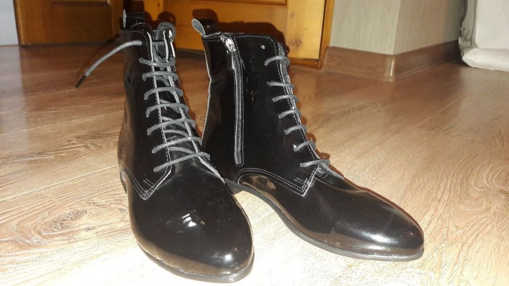 Продаются ботинки