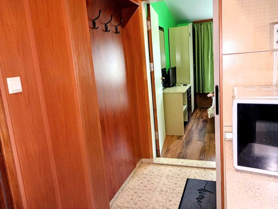 Целогодишни нощувки във Варна. Свободно паркиране! Стаи и студия със собствен санитарен възел.