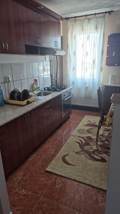Inchiriez apartament