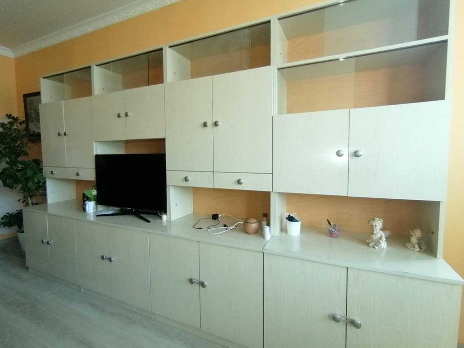 Голяма холна секция с гардероб и маса