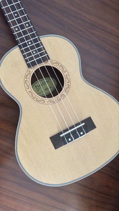 Укулеле +чехол.