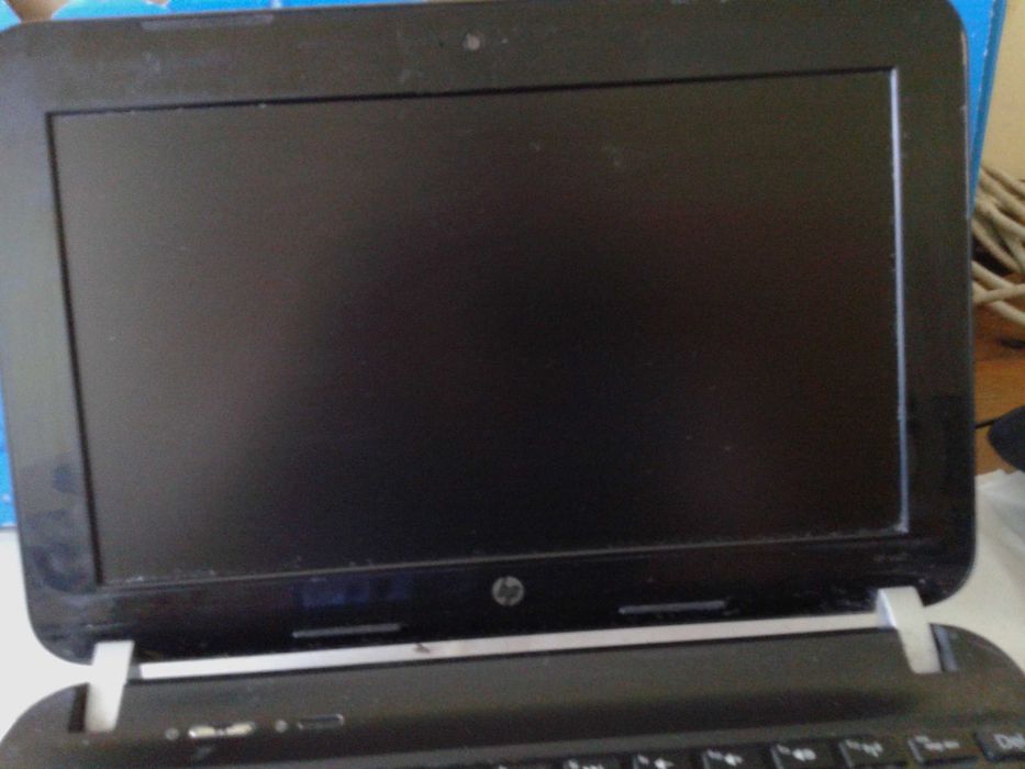 Малък лаптоп HP Mini модел 200-4210st за части