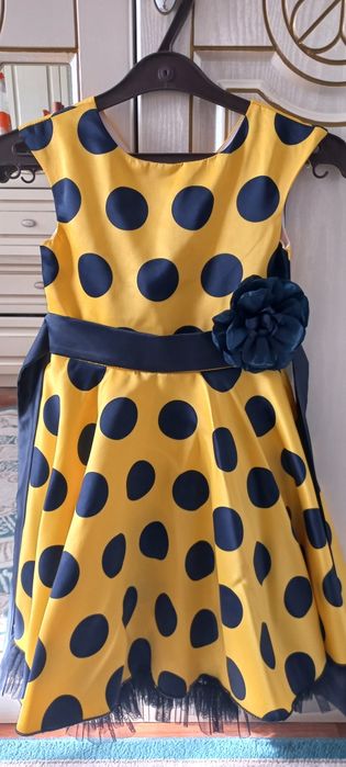 Платье на девочку 5-6лет