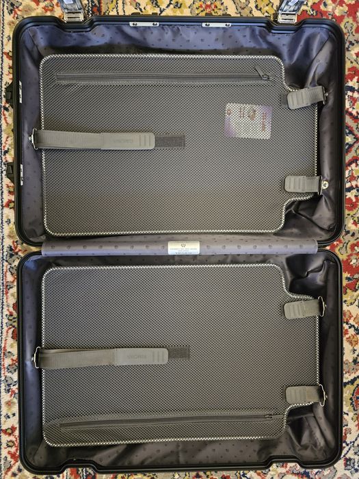 Чемоданы из алюминия RIMOWA