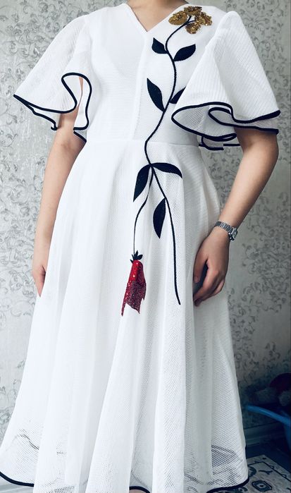 Вечернее платье белый