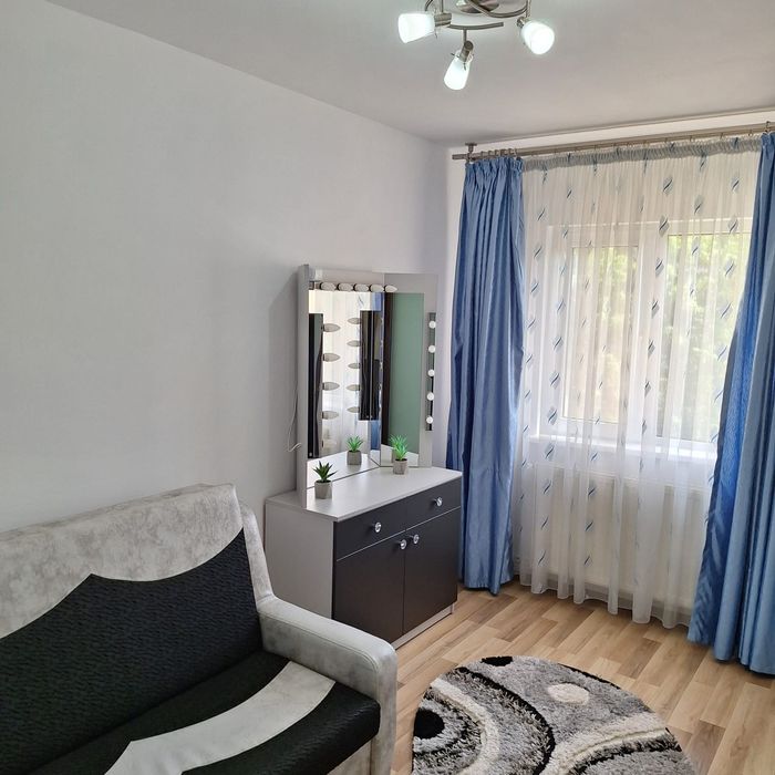 Inchiriez apartament  3 camere Craiova zona Lăpuș