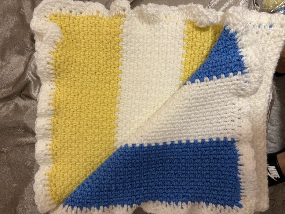 Плетени шапки на една кука