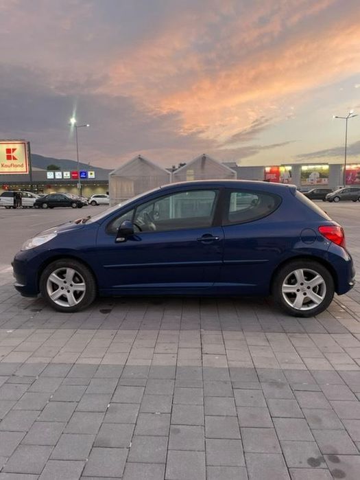 Автомобил Peugeot 207