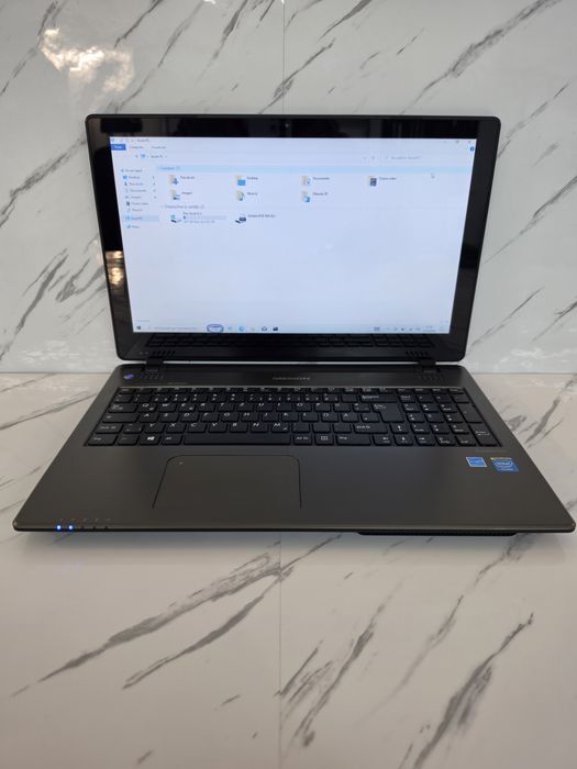 Laptop Medion Akoya cu touchscreen funcțional