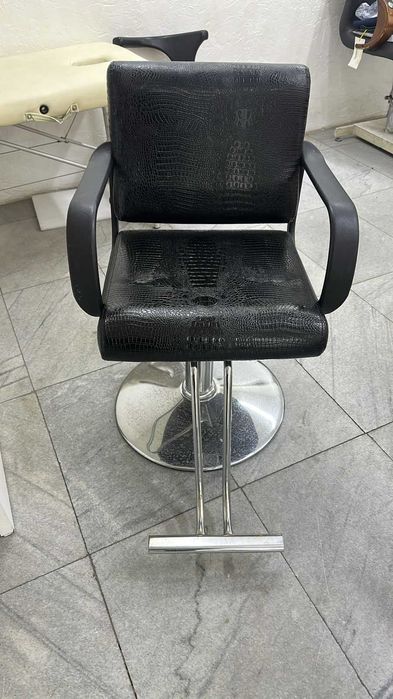 Продам б/у парикмахерские кресла