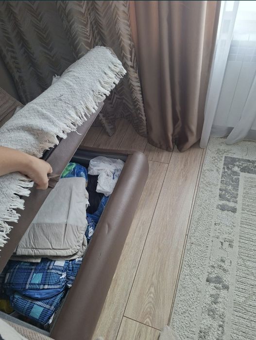 Продаю срочно диван