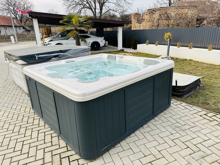 Artesian spas jacuzzi