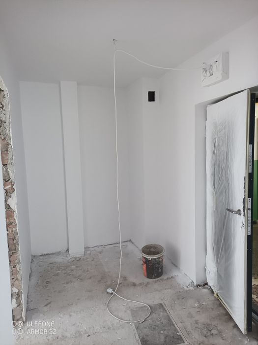 Proprietar. Vand apartament decomandat cu două camere.