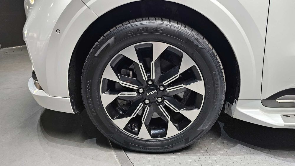 Kia Carnival Gasoline 7-Seater Hi-Limousine Signature