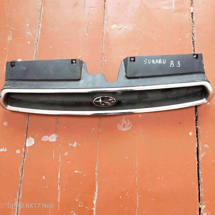 Продам на Субару Легаси В3 решетка.