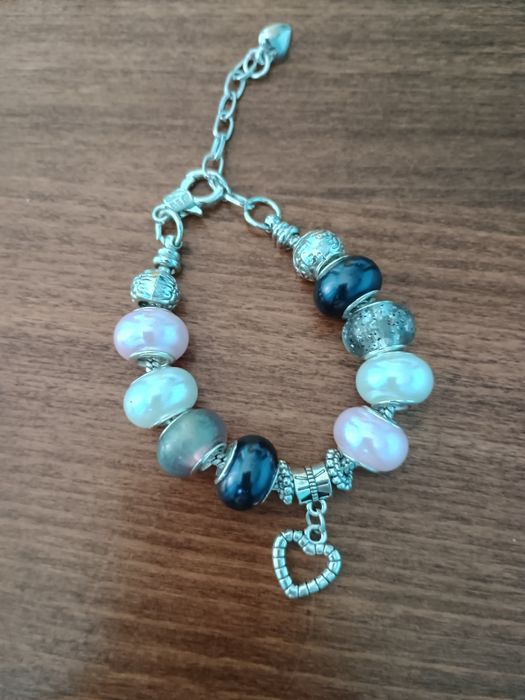 Гривни с регулируема верижка .Предлагам голям избор.