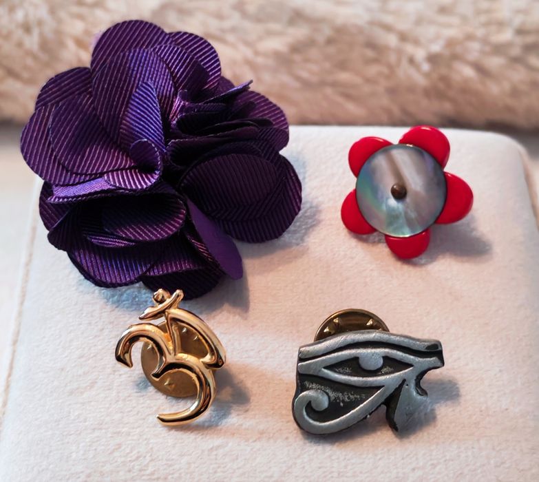 Set 4 pin-uri rever
