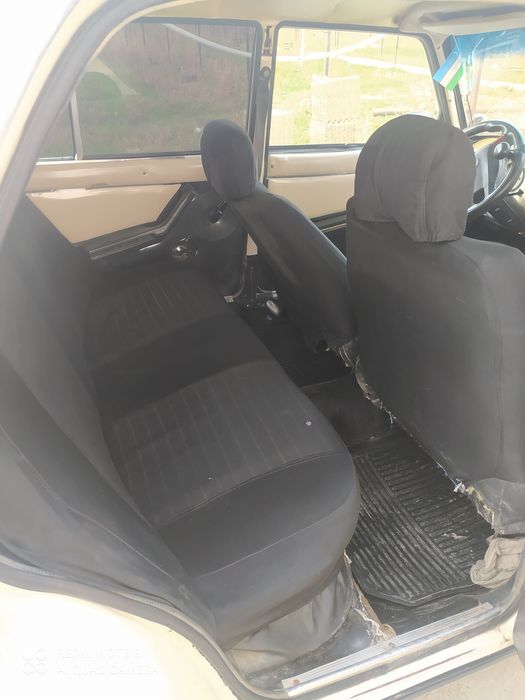 Vaz 01 sotiladi 1500$