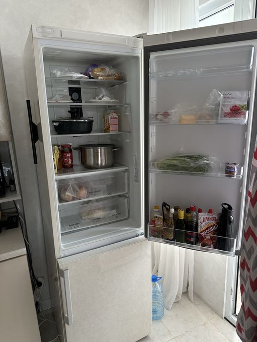 Холодильник Hotpoin Ariston