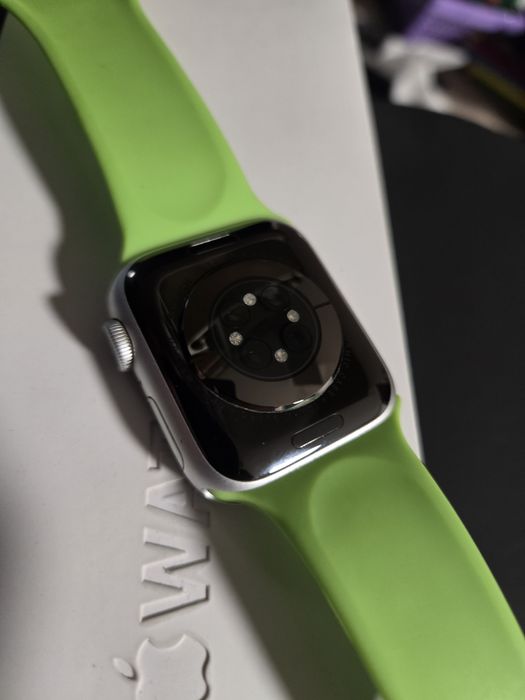 Продам Apple Watch 6 40mm