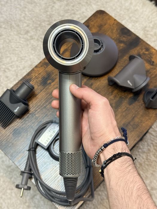 Uscator de par Dyson Supersonic