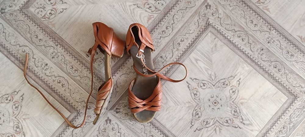 Продам туфли для професиональных бальных танцев