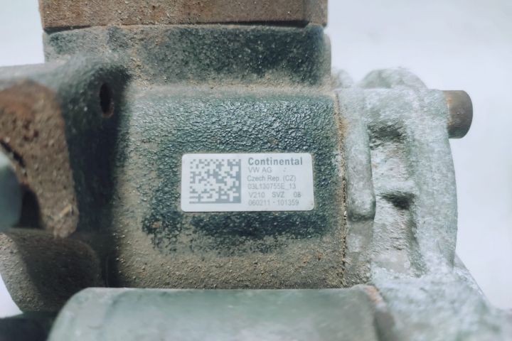 Pompa inalta presiune inalte 1.6 tdi cayc cayb CLNA 03l130755e 030511-063926 Volkswagen VW Touran 1