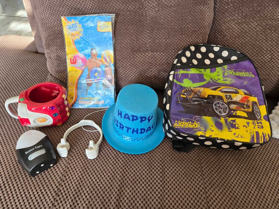 Лот играчки, раница, шапка, чаша на Малвел всичко 10 лв.