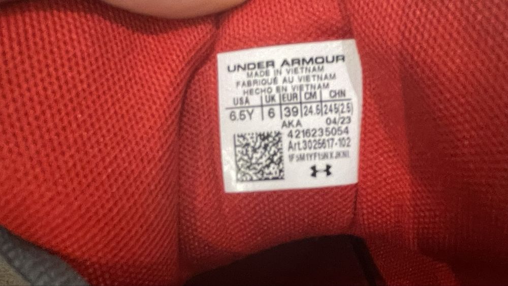 Обувки на under armour