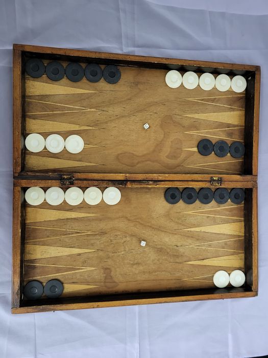 #9 Стар дървен шах и табла от времето на соца