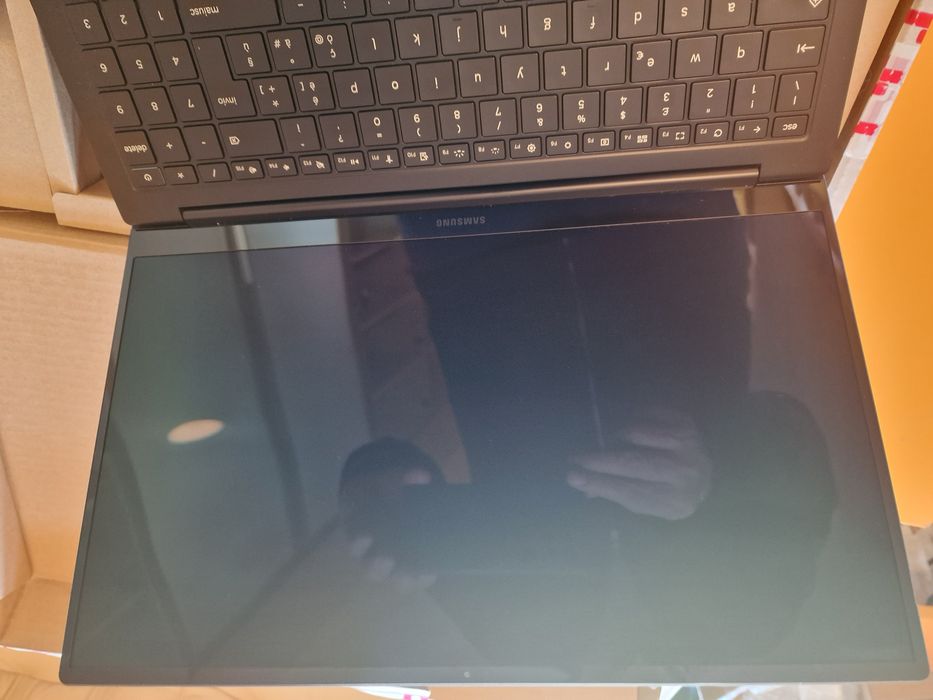 Notebook Samsung XE550XGA 16" i3-12100/8GB/256GB SSD Chrome sigilat