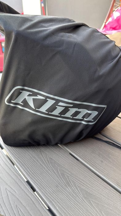 Vând Casca KLIM Krios Pro Carbon ECE/DOTEnduro.Casca este nouă, nefolosită, in cutie cu sac protecție. Măsura MD