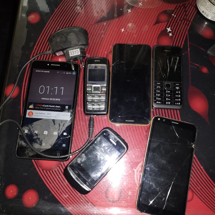 Telefoane pentru piese