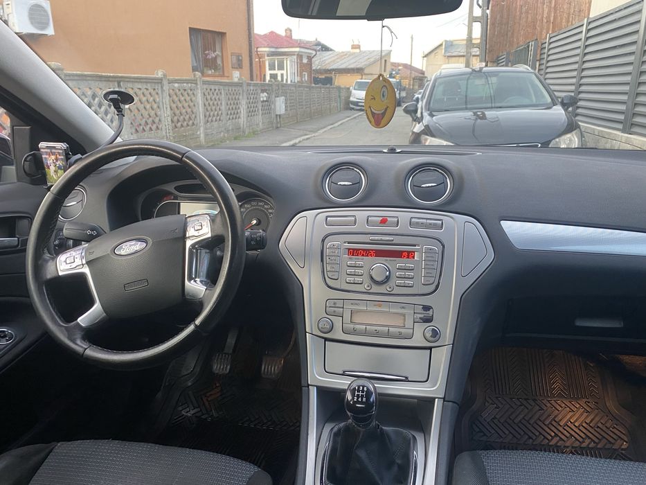 Vand Ford Mondeo an 2008 2.0 benzină