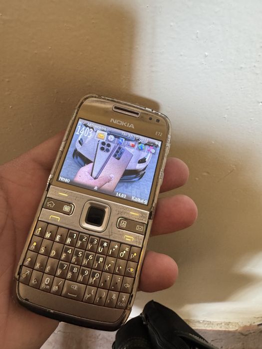 Nokia E72 radnoy