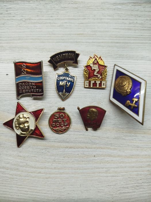 Значки разные.Продам.