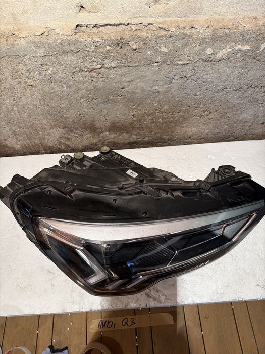 Десен фар за Audi Q4