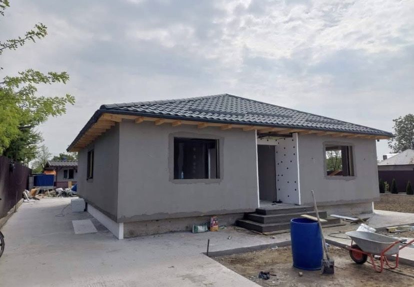 Vand case modulare invelite cu panouri sandwich accept variante auto