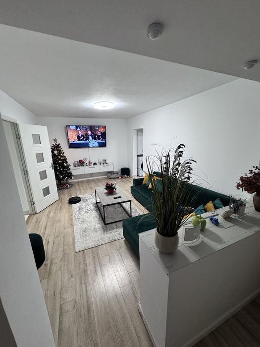 Vând apartament 3 camere Vulcan