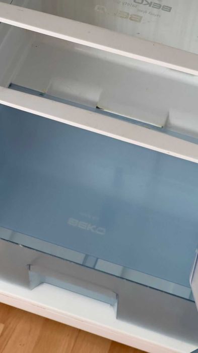 Холодильник Beko (145 см) в отличном состоянии.