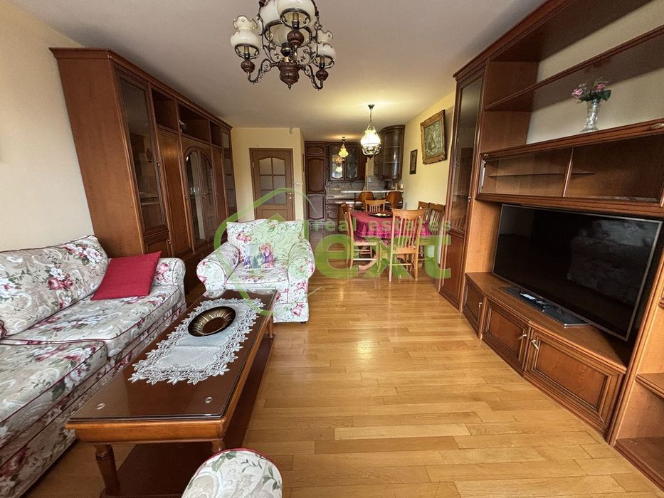 Дава се под наем Тристаен апартамент в София, Лозенец - 101 кв.м за 847.62 € - Снимка #1