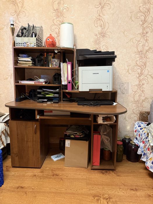 Продаю компьютерный стол