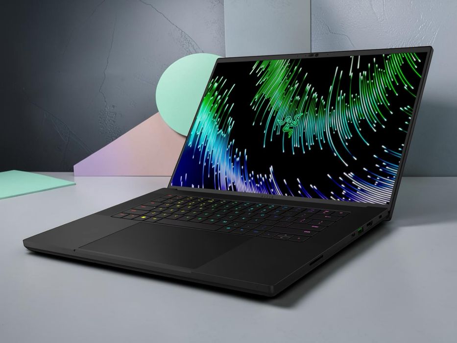 Razer Blade 16" FHD+ 240Hz Core i9-13950H 32GB DDR5 1TB NVMe RTX 4090 16GB