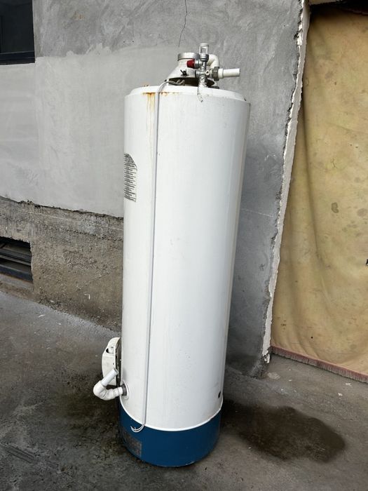 Газовый накопительный водонагреватель Chaffoteaux AG 195 CF. Рабочий