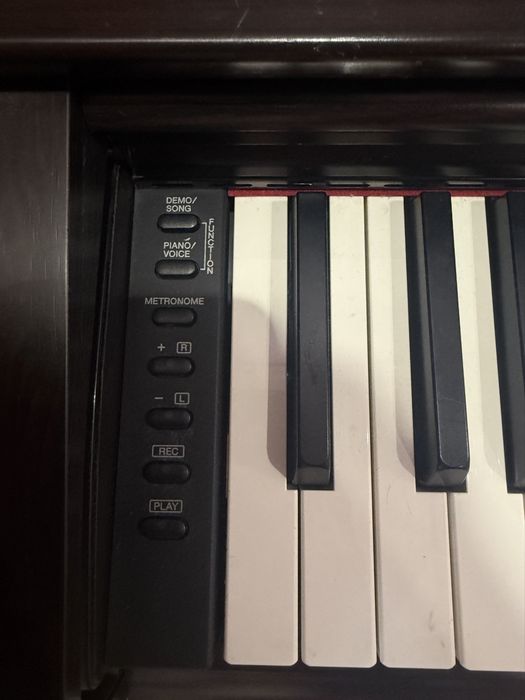 Yamaha arius YDP-143 срочно продам