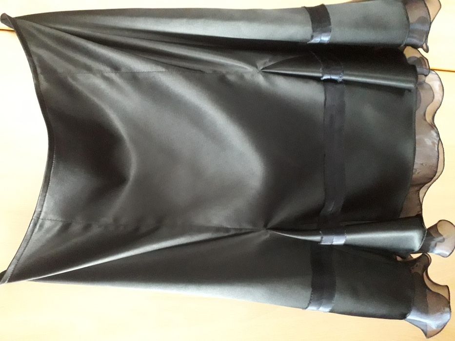 Fusta neagra eleganta