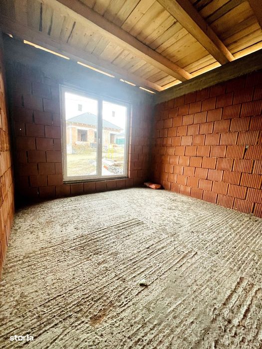 Casă parter la roșu în Paleu – 600 mp teren, utilități la limită